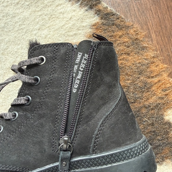 Palladium authentic like new shoes full leather, I’ve used them once! SIZE USA 7 - Picture 3 of 9